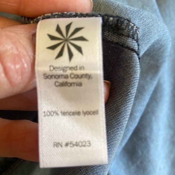 Athleta Button Down Denim Shirt Woman Sz XS - Picture 7 of 10